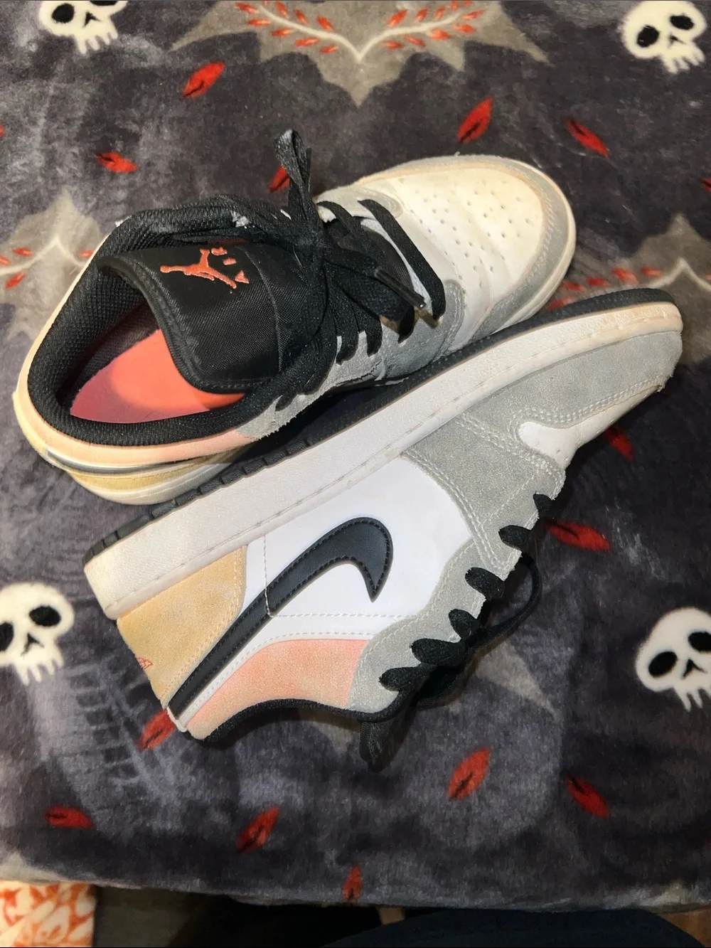 Jordan Kids Low-Top Sneakers in Gray, Peach & Black